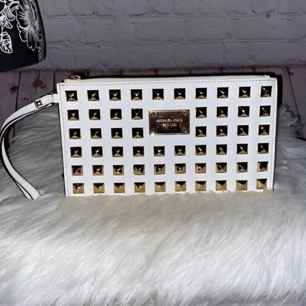 Michael Kors PYRAMID STUD Hamilton Tote/Wristlet 2pc Set - Picture 10 of 16